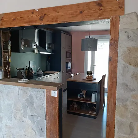 Chez Les Filles Holiday home *