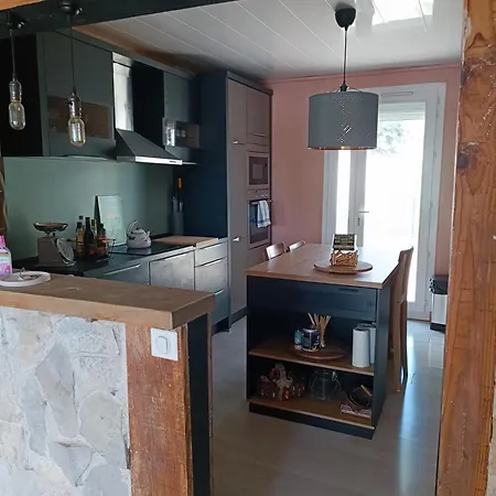 Chez Les Filles Holiday home