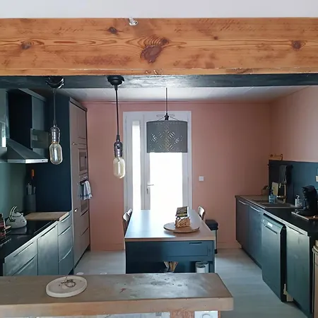 Chez Les Filles Holiday home